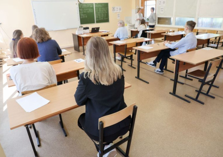 Российских учителей освободили от бумажной волокиты