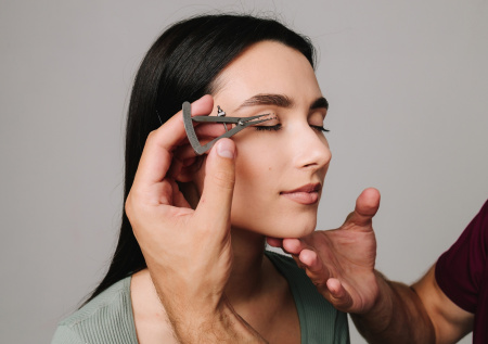 Пластический хирург развеял главные мифы о блефаропластике