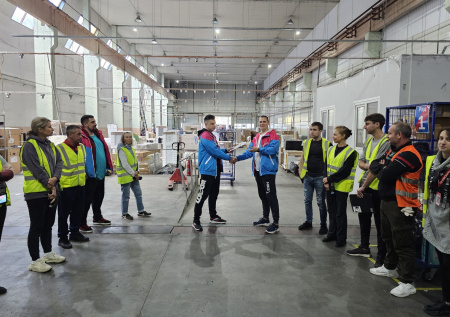 От кладовщика до руководителя: чем Ozon привлекает и удерживает сотрудников