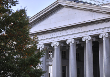 США сняли санкции с одного политика и его семьи