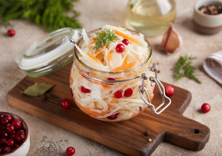 Маринованная капуста с клюквой: как сделать любимое блюдо дома