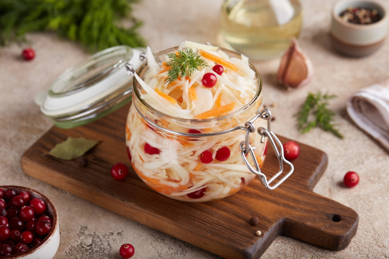 Маринованная капуста с клюквой