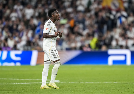 «Эмоции берут верх»: Винисиус извинился за реакцию на замену