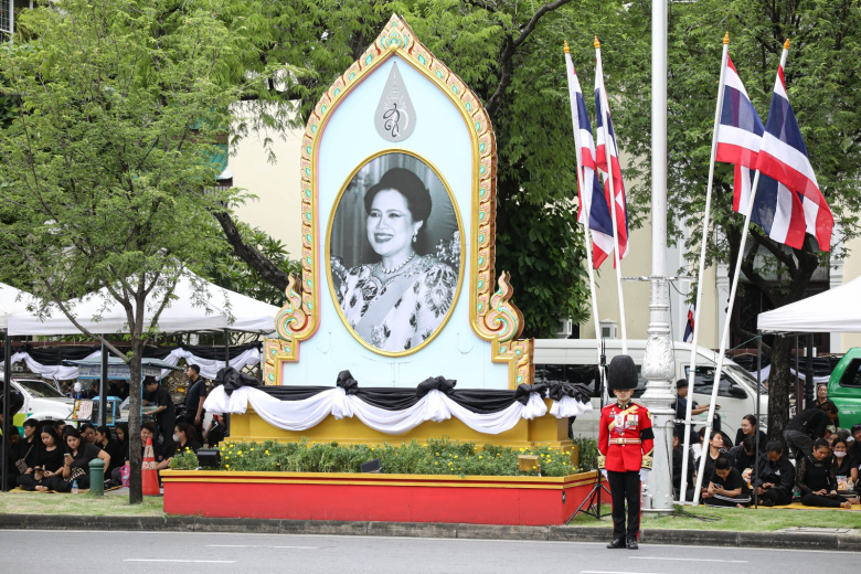 Церемония прощания с королевой-матерью Сирикит