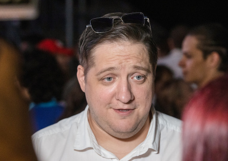 Стало известно, куда отвезут прах Романа Попова