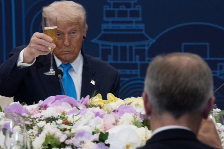 Дональд Трамп на ужине с лидерами Южной Кореи в Кёнджу