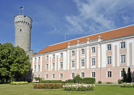 Европейская страна хочет запретить флаги Украины