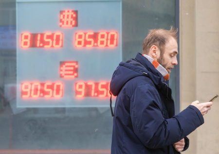 Рубль скоро пойдет на дно? Курсы валют 30 октября: доллар, евро, юань