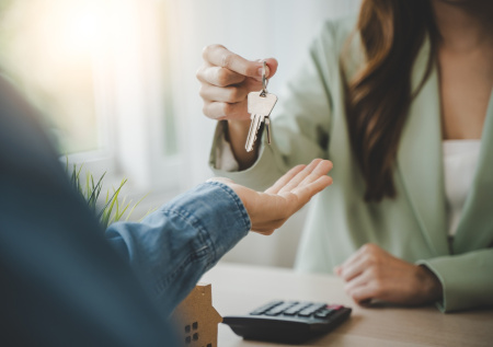 Эксперт предупредила о бандах мошенников-риелторов