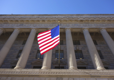 Выдвиженец Трампа отказался от должности из-за российских связей