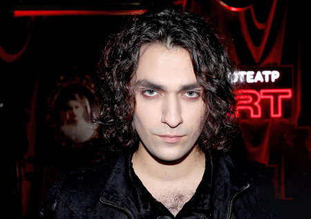 «Битва экстрасенсов», соперничество с братом, скандалы: как живет Олег Шепс