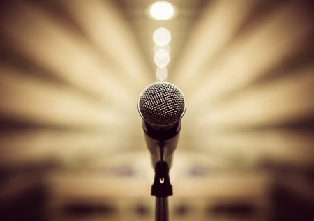 Российский рэпер извинился на видео за воровской тост на концерте