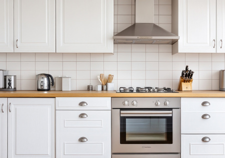 Блеск без вреда: как отмыть кухонные фасады домашними средствами — просто и безопасно