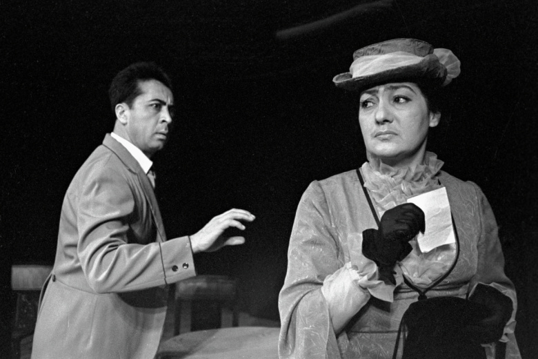 Сцена из спектакля по пьесе А. Н. Островского «Последняя жертва». Якуб Ахмедов в роли Дульчина