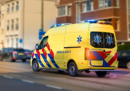 Мужчина сломал шею после удара мизинцем о стул