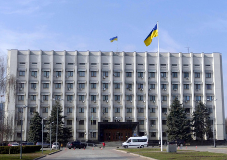 В Одессе горожане подрались с военными и перевернули их микроавтобус