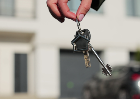 Россиянам ответили, как обезопасить себя от мошенников при покупке квартиры