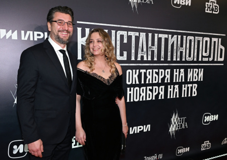 Актер Устюгов вышел в свет с женой, которая младше его на 17 лет