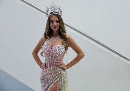 Конкурсантка от России показала платье для участия в «Мисс Вселенной»