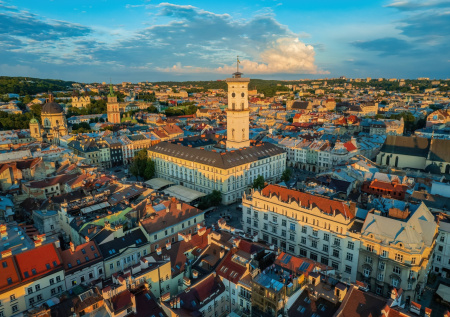 Запад подвел Украину к финансовому краху