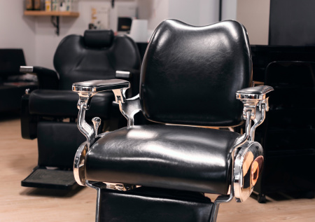 Мужчина случайно выиграл $100 тысяч после похода в парикмахерскую