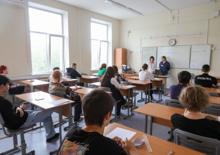 В ГД ответили, почему срок обучения в школах не увеличат в ближайшее время