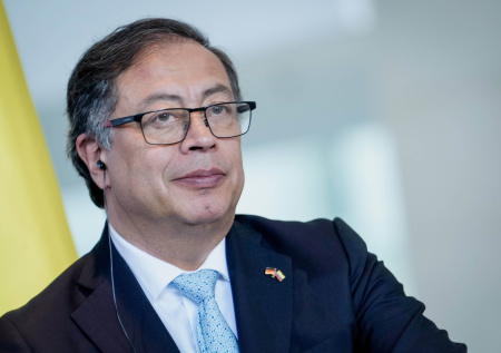 Президент Колумбии столкнулся в небе с последствиями наложенных санкций