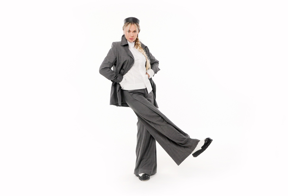 Жакет и брюки палаццо из джерси, кокошник из экокожи Croki