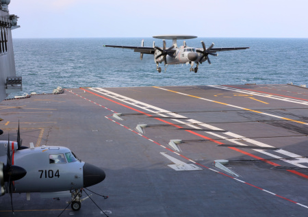 Новый китайский авианосец вызвал ревность у США