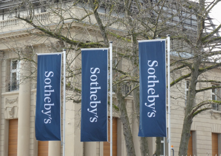 Золотой унитаз итальянского художника продадут на аукционе