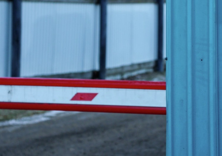 Бегущий от призыва украинец снес шлагбаум на границе с Венгрией