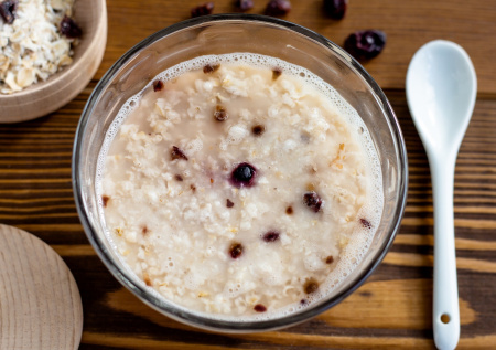 Диетолог рассказала о неочевидной пользе овсянки