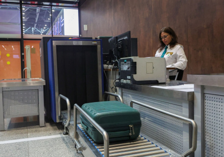 Пассажир припрятал премиальную ювелирку от Cartier в необычном месте