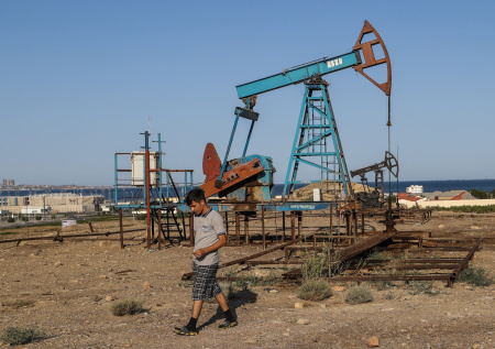 Крупнейший партнер РФ возобновил закупки нефти вопреки давлению США