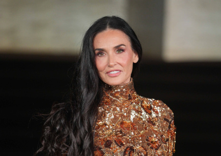 Деми Мур заметили в компании бывшего мужа Анджелины Джоли