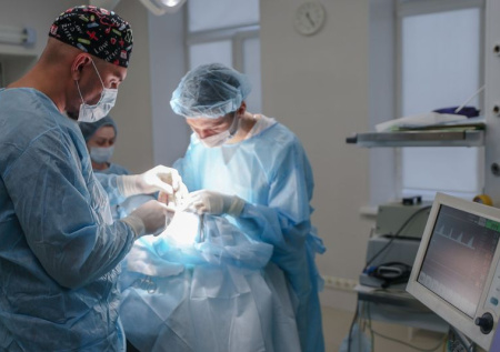 Нейрохирурги в Москве спасли пациентку с редкой опухолью спинного мозга