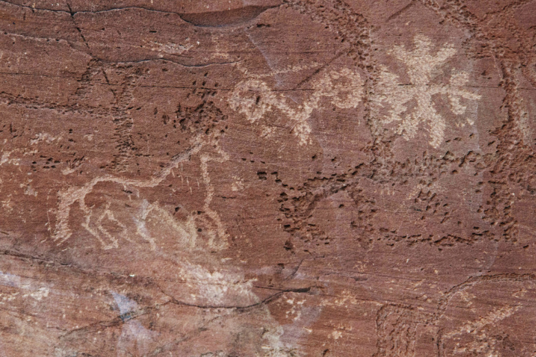 Изображения на камне