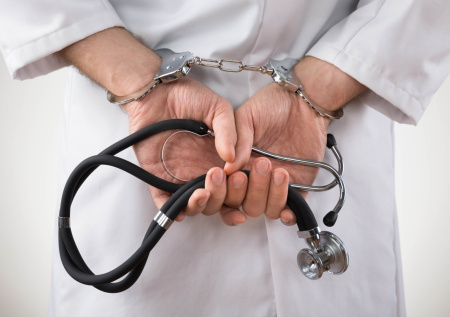 Медбрат из психиатрического отделения насиловал 17-летнюю пациентку