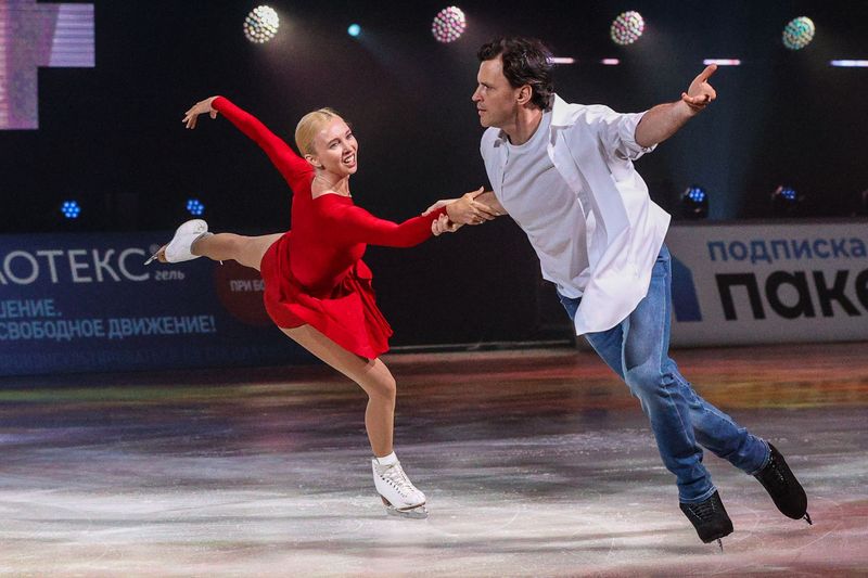 Татьяна Тотьмянина и Максим Маринин выступают на гала-концерте проекта Первого канала «Ледниковый период» во Дворце спорта «Лужники» в Москве