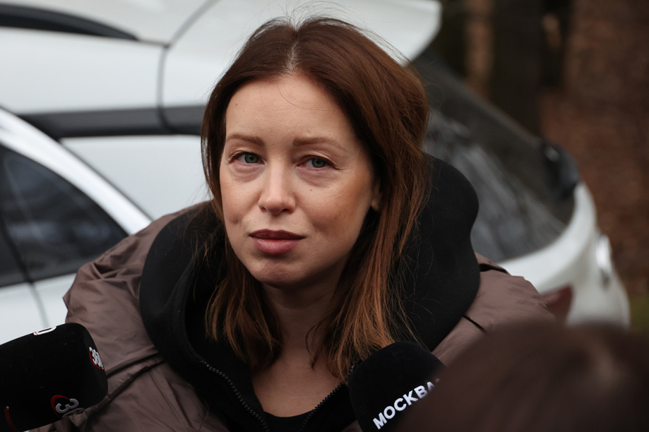 Ирина Темичева на церемонии прощания с Романом Поповым в зале прощаний ЦКБ на улице Маршала Тимошенко