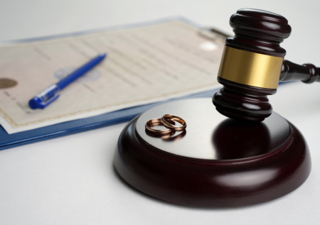 Россиянка пришла на развод с игрушкой для взрослых