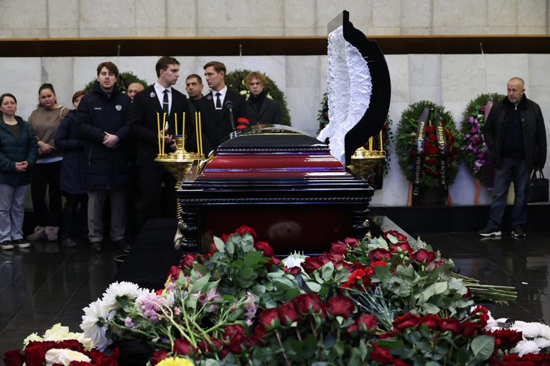 Церемония прощания с Романом Поповым в зале прощаний ЦКБ на улице Маршала Тимошенко