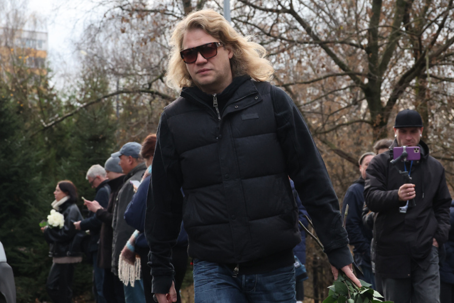 Роман Архипов на церемонии прощания с Романом Поповым в зале прощаний ЦКБ на улице Маршала Тимошенко