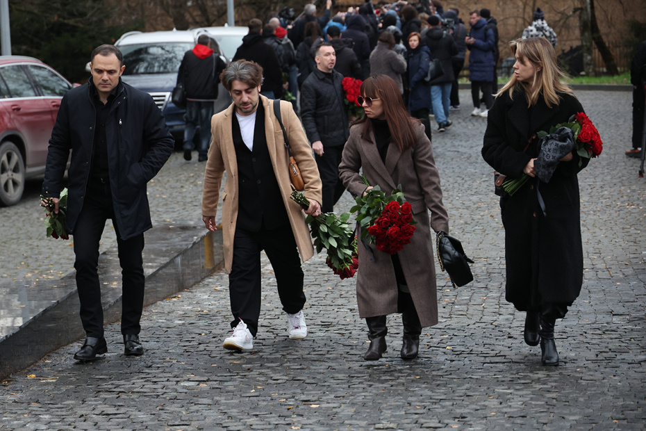 Церемония прощания с Романом Поповым в зале прощаний ЦКБ на улице Маршала Тимошенко