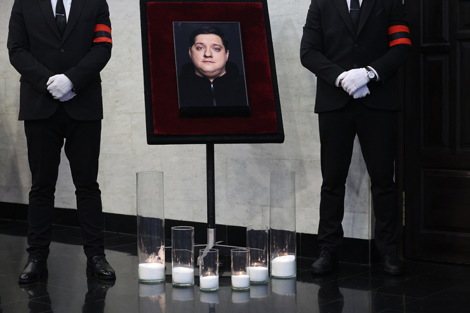 Церемония прощания с Романом Поповым в зале прощаний ЦКБ на улице Маршала Тимошенко