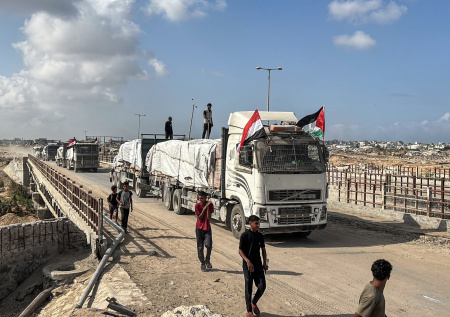 Израиль обвинили в помехах для доставки помощи в Газу