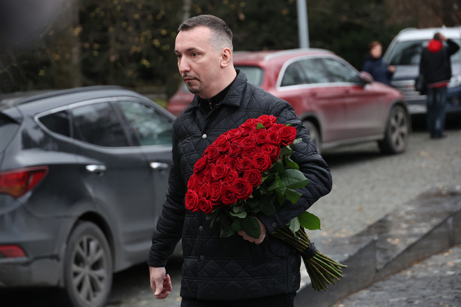 Сергей Кутергин на церемонии прощания с Романом Поповым в зале прощаний ЦКБ на улице Маршала Тимошенко