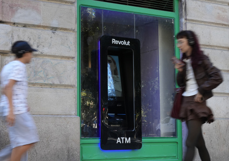 Россияне столкнулись с блокировкой счетов в европейском банке