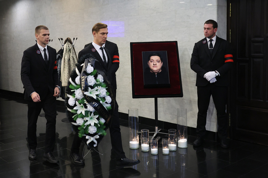 Церемония прощания с Романом Поповым в зале прощаний ЦКБ на улице Маршала Тимошенко