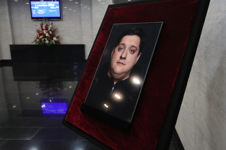 Церемония прощания с Романом Поповым в зале прощаний ЦКБ на улице Маршала Тимошенко